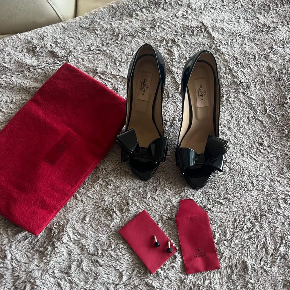 Valentino authentic patent leather bow stiletto heels - Picture 3 of 15